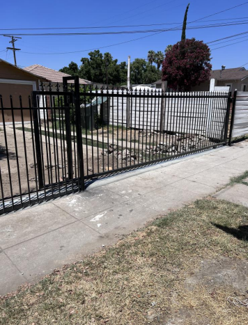 Spear-top iron fence with gate